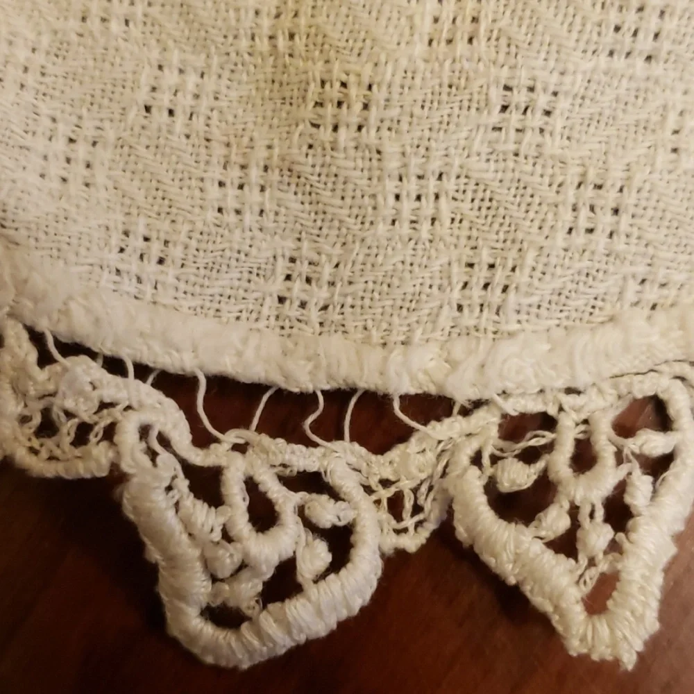 VINTAGE Handmade Doily Embroidered Oval 11x 8